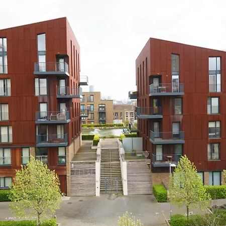 Stylish Surrey Quays - 10 Mins From Station Londen