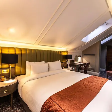 100 Queen's Gate London, Curio Collection By Hilton