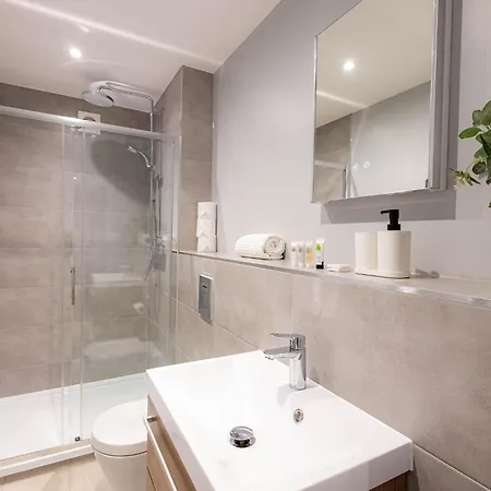 Luxurious Hackney Near Train Station *