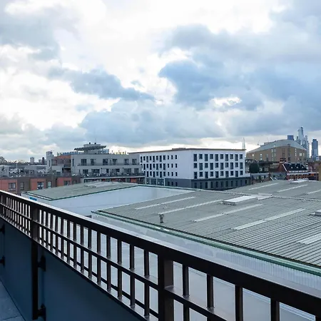 Luxurious Hackney Near Train Station Holiday home