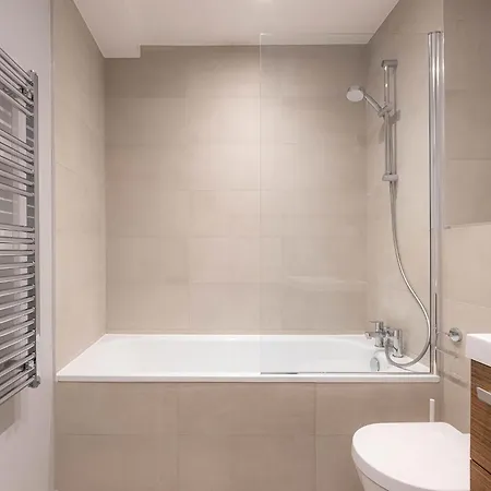 Luxurious Hackney Near Train Station *