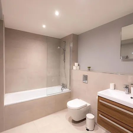 Luxurious Hackney Near Train Station London