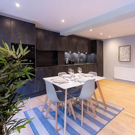 Luxurious Hackney Near Train Station *