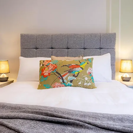 Luxurious Hackney Near Train Station London