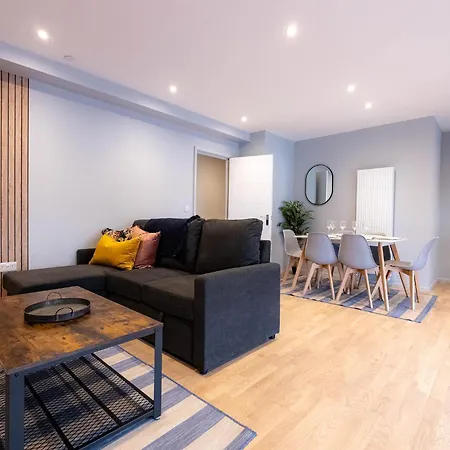 Luxurious Hackney Near Train Station