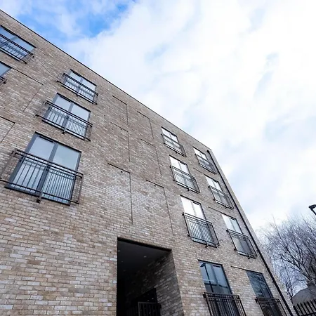 Luxurious Hackney Near Train Station * London