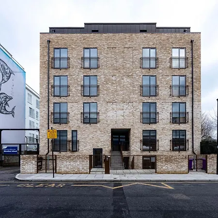 Luxurious Hackney Near Train Station * London