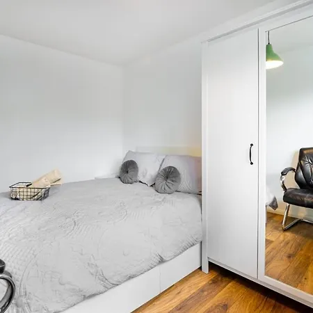Casa de hóspedes Immaculate Refurbished House