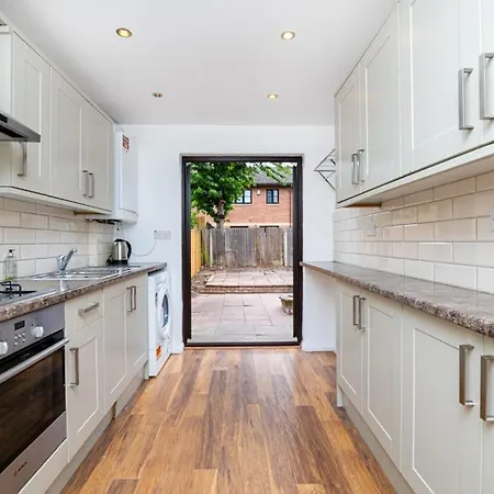 Immaculate Refurbished House *
