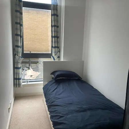 House 1 Minute Away From Train Station Apartment *