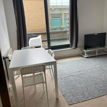 House 1 Minute Away From Train Station * Barking (Greater London)