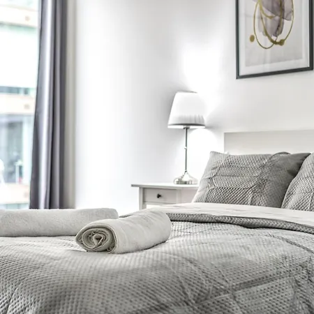 Stunning 2 Bedroom In Tower Hill Apartment London