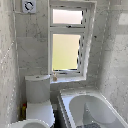 Apartment Peeams Abode Dagenham