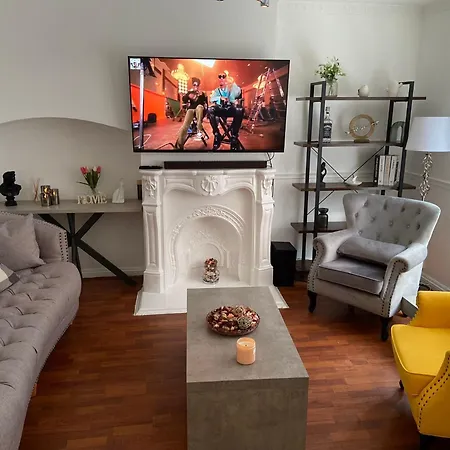 Apartment Peeams Abode