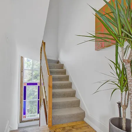 Elegant Georgian 3 Bedroom Townhouse In The Heart Of Ideal For Families And Large Group Bookings Apartment