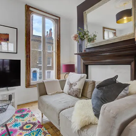 Apartment Elegant Georgian 3 Bedroom Townhouse In The Heart Of Ideal For Families And Large Group Bookings