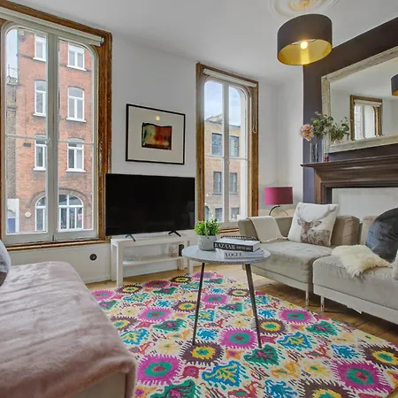 Elegant Georgian 3 Bedroom Townhouse In The Heart Of Ideal For Families And Large Group Bookings Apartment