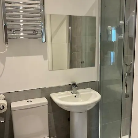 Beautiful Private En-suite With Its Own Entry Bexleyheath