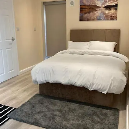 Beautiful Private En-suite With Its Own Entry