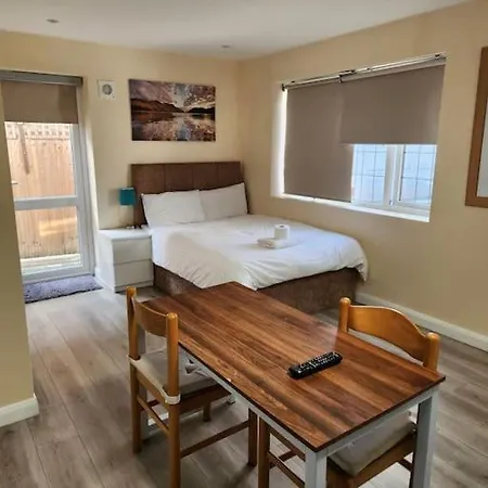 Beautiful Private En-suite With Its Own Entry Apartment Bexleyheath
