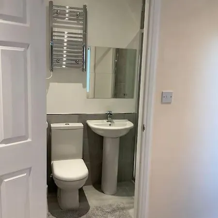 Beautiful Private En-suite With Its Own Entry Bexleyheath