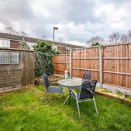 Elite 2 Bedroom House In Chadwell Heath/ Romford With Free Wifi And Parking Upto 4 Guests * Goodmayes