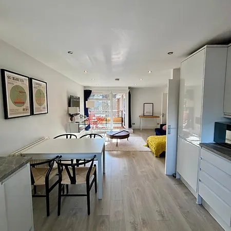 Apartment 2 Bed, Open Plan, Modernised Flat, Canary Wharf