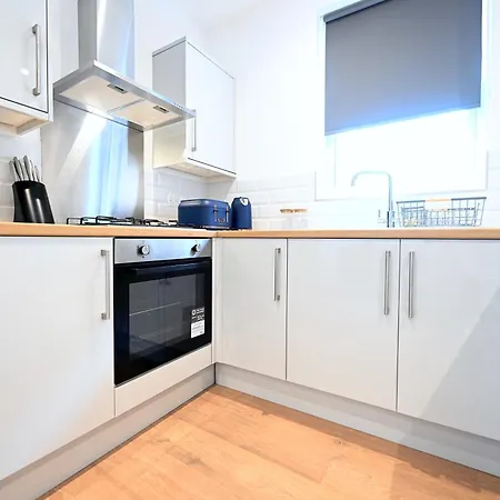 Bright & Large 3 Bed Flat In * London