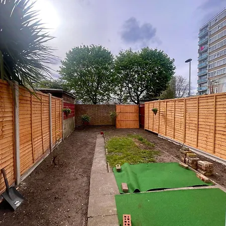 Apartment Luxury 3 Bedroom Flat With Garden