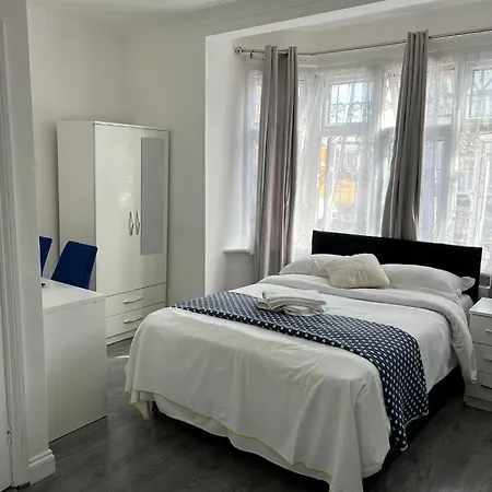 Starlet Apartament Wanstead