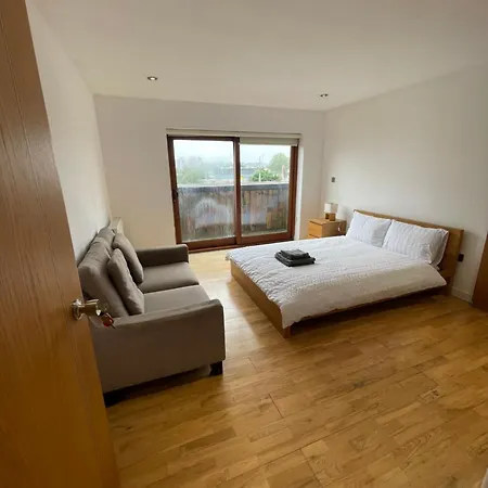 City Ensuite Sharing House City Airport