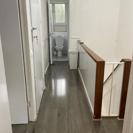 Luxury 3 Bedroom Flat With Garden Apartment