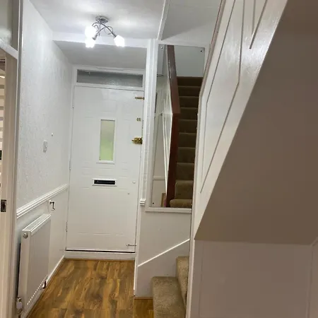 Apartment Luxury 3 Bedroom Flat With Garden London