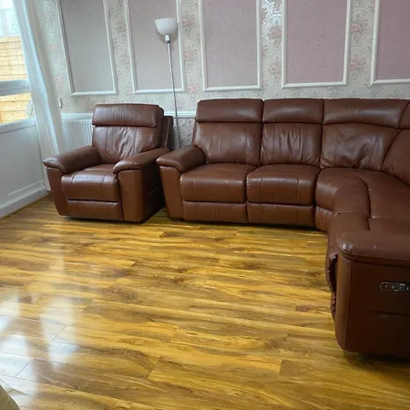 Apartment Luxury 3 Bedroom Flat With Garden