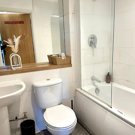 Apartment Starlet - 2 Bedroom Near Central Line