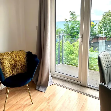 Starlet - 2 Bedroom Near Central Line