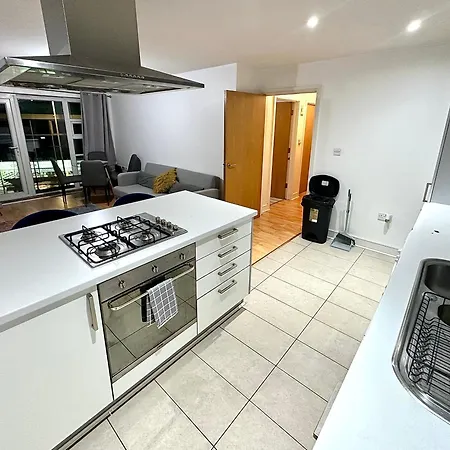 Starlet - 2 Bedroom Near Central Line