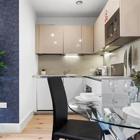 Modern One Bedroom Flat - Sleeps 5 -near Heathrow - Ub3 * London