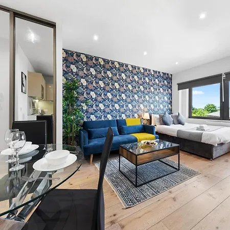 Modern One Bedroom Flat - Sleeps 5 -near Heathrow - Ub3 *