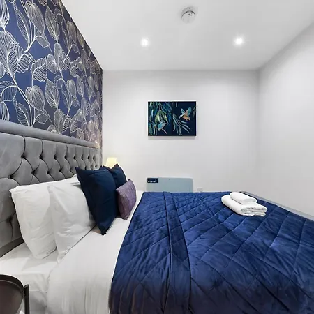 Modern One Bedroom Flat - Sleeps 5 -near Heathrow - Ub3 * London