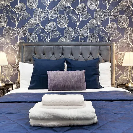 Modern One Bedroom Flat - Sleeps 5 -near Heathrow - Ub3 *