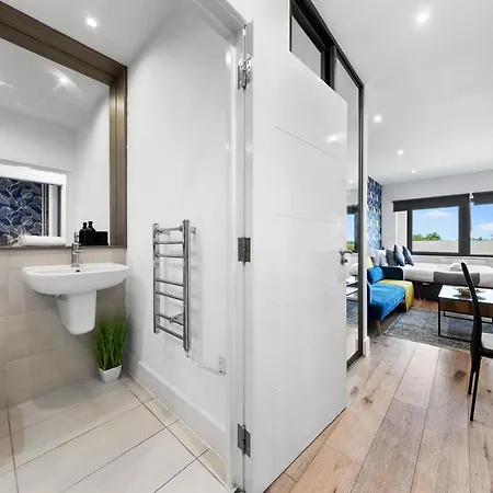 Modern One Bedroom Flat - Sleeps 5 -near Heathrow - Ub3 Apartment
