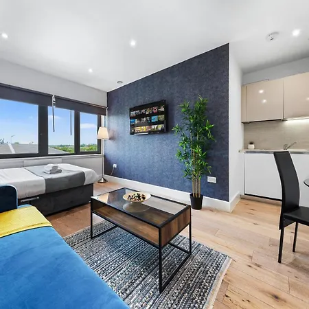 Modern One Bedroom Flat - Sleeps 5 -near Heathrow - Ub3 *