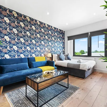 Apartment Modern One Bedroom Flat - Sleeps 5 -near Heathrow - Ub3 *