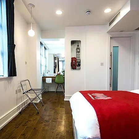 The Whitechapel 4* Londýn