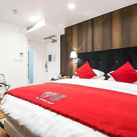 The Whitechapel 4*