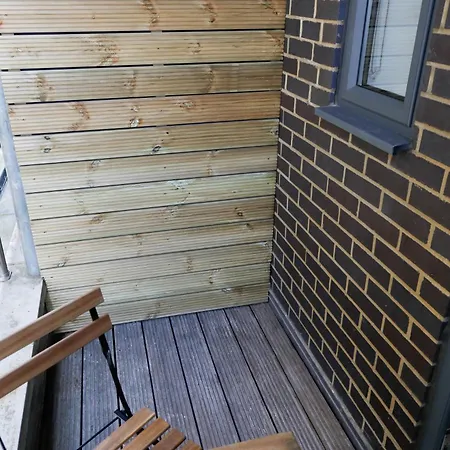 New Luxury In The Heart Of Next To Shops, Cafes, Bars & Metro With Shared Bathrooms Séjour chez l'habitant