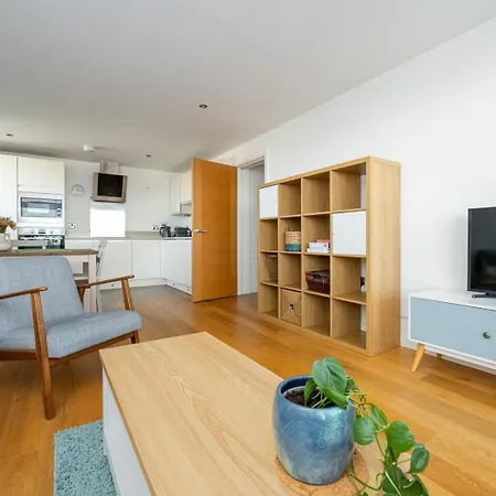 Guestready - Charming With A Balcony Appartamento Londra