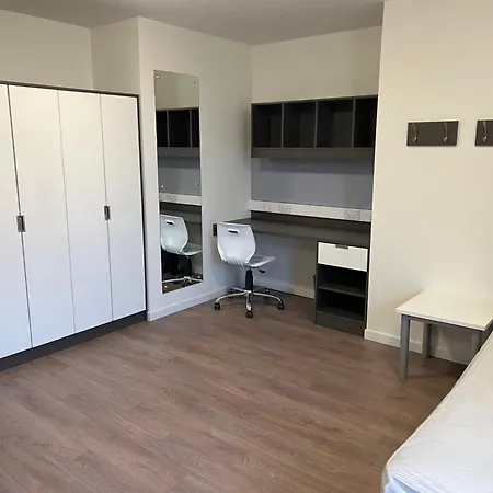 Cosy Private Ensuites And In The Heart Of Apartment