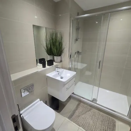 Snuggle - Riverside - Views Over Looking River Thames, Close To O2 Arena, Excel, Airport, Thames Clipper- River Boat Service, Woolwich Ferry, Onsite Parking, Twin Option Available Apartament